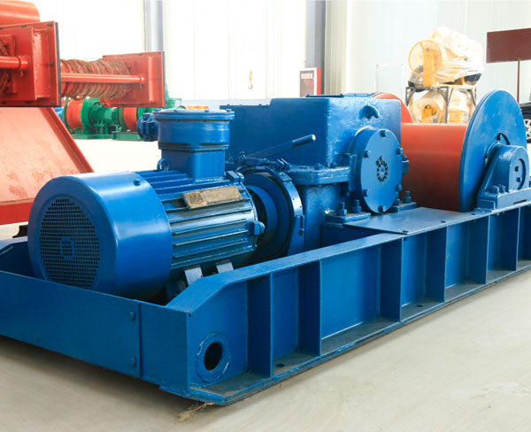 双速回柱绞车的减速器如何加油？